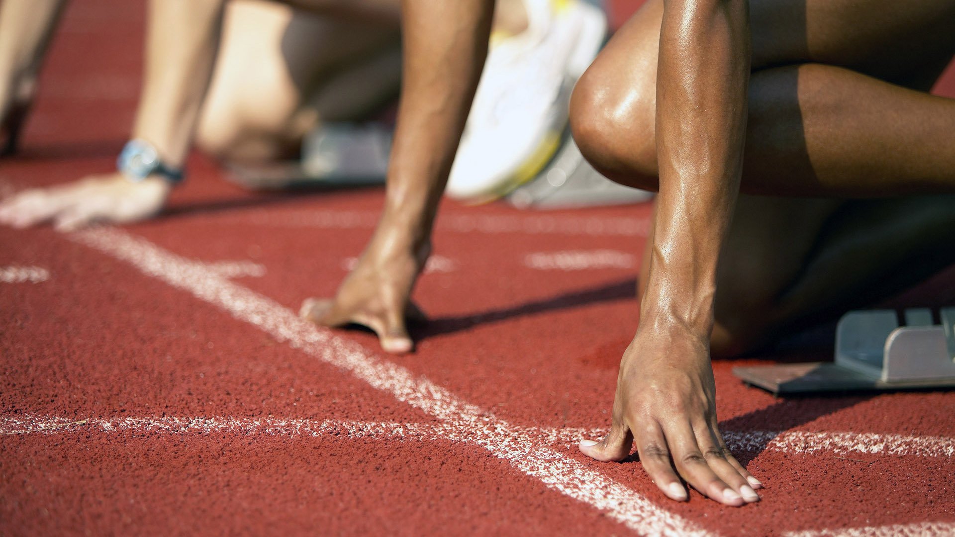 “生死瞬间：赛场上的危险时刻与救援奇迹”，生死瞬间视频集锦